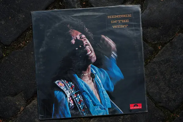Lviv, Ukrayna - 13 Mayıs 2025: Klasik bir Hendrix In The West albümü 1972 kapağı, ikonik müzik tarihini vurguluyor.