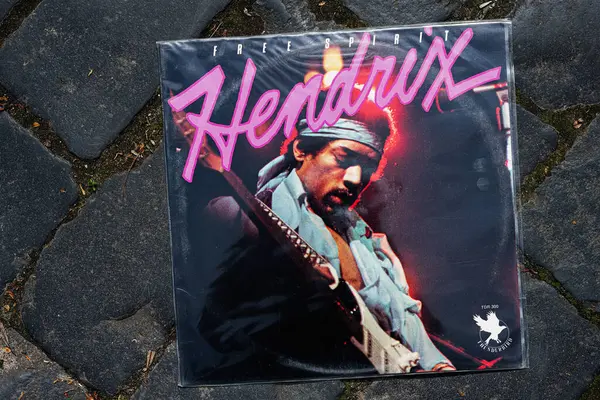 Lviv, Ukrayna - 13 Mayıs 2025: Taş zemin üzerinde Jimi Hendrix Free Spirit 'in 1980 yılındaki Vinil albümü.