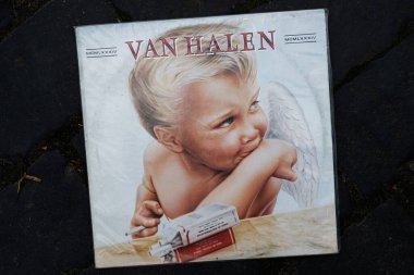 Lviv, Ukrayna - 13 Mayıs 2025: Van Halen 1984 MCMLXXXIV albüm kapağı, klasik rock tarzı bir melek çocuk çizimi sergilenmektedir.