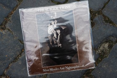 Lviv, Ukrayna - 13 Mayıs 2025: The Suicide Twins 'in 1986 çıkışlı albümü Silver Missiles and Nightingales on street. 