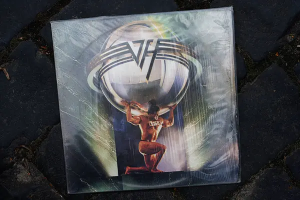 Lviv, Ukrayna - 13 Mayıs 2025: Van Halen 'in retro albüm kapağı..