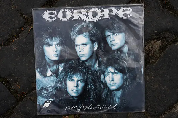 Lviv, Ukrayna - 13 Mayıs 2025: Avrupa 'nın bu Dünya Dışı albüm çalışmaları 1988' de yayınlandı.