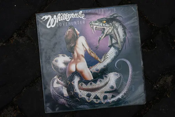 Lviv, Ukrayna - 13 Mayıs 2025: Whitesnake Lovehunter albümünü resmeden sanat çalışması 1979 'da piyasaya sürüldü..