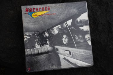 Lviv, Ukrayna - 13 Mayıs 2025: Nazareth 'in rock müziği için klasik albüm kapağı çalışması Rock n Roll için yeterince yakın.