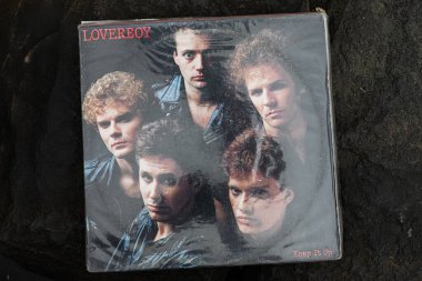 Lviv, Ukrayna - 13 Mayıs 2025: Loverboy Keep It Up 'ın 1983 çıkışlı albümü
