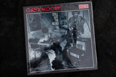 Lviv, Ukrayna - 13 Mayıs 2025: 1990 model bir blues rock plağı albümü Gary Moore 'un Still Got the Blues.