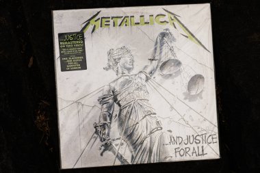 Lviv, Ukrayna - 13 Mayıs 2025: Metallica 'nın Albüm kapağı... ve Herkes İçin Adalet, 1988.