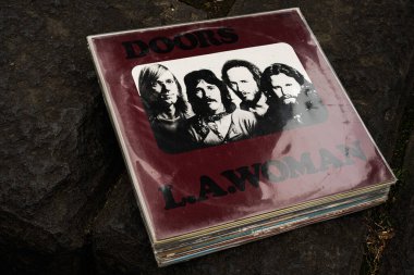 Lviv, Ukrayna - 13 Mayıs 2025: The Doors ikonik 1971 albümü L.A. Woman, rock tarzı