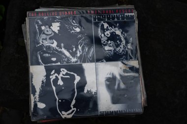 Lviv, Ukrayna - 13 Mayıs 2025: The Rolling Stones Duygusal Kurtarma, ikonik bir rock sürümü.