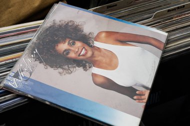 Lviv, Ukrayna - 13 Mayıs 2025: Whitney Houston Whitney 1987 'nin albüm kapağı