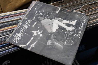 Lviv, Ukrayna - 13 Mayıs 2025: Bir Whitney Houston plağı, I 'm Your Baby Tonight albümü, 1990,.