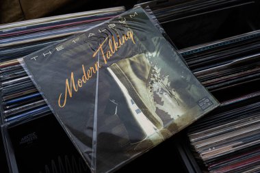 Lviv, Ukrayna - 13 Mayıs 2025: Modern Talking 'in ilk albümü, 1980' lerin pop müzik mirası sergilenmektedir..