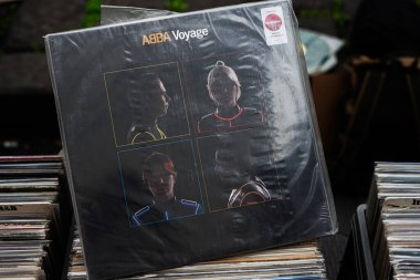Lviv, Ukrayna - 13 Mayıs 2025: ABBA 2021 'in albüm kapağı pop müzik ve nostaljiyi temsil eden Voyage' ı yayınladı.