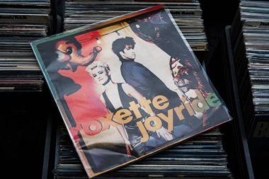 Lviv, Ukrayna - 13 Mayıs 2025: Roxette 1991 albümü Joyride 'ın odaklanmış görüntüsü.