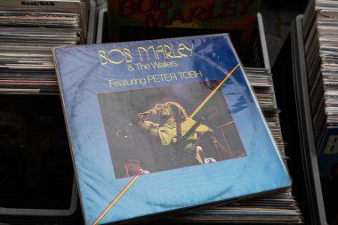 Lviv, Ukrayna - 13 Mayıs 2025: Bob Marley ve Wailers 'ın renkli Iconic reggae kapağı.