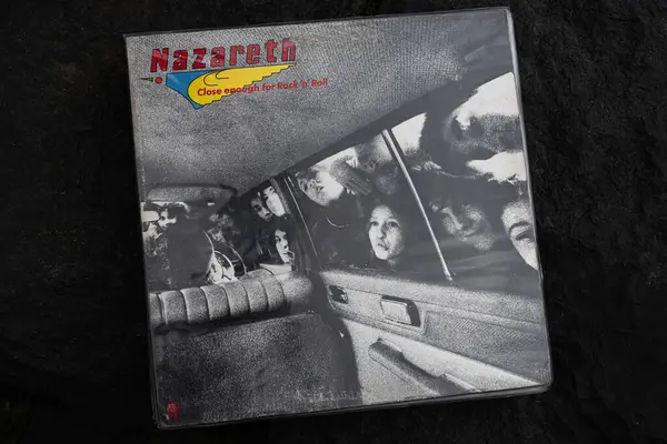 Lviv, Ukrayna - 13 Mayıs 2025: Nazareth 'in rock müziği için klasik albüm kapağı çalışması Rock n Roll için yeterince yakın.