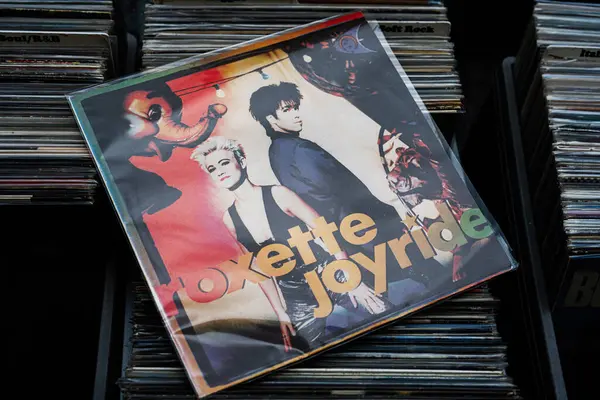 Lviv, Ukrayna - 13 Mayıs 2025: Roxette 1991 albümü Joyride 'ın odaklanmış görüntüsü.
