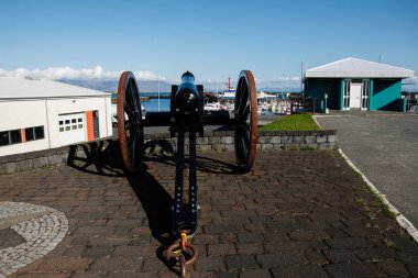 Akranes, İzlanda 'da açık gökyüzünün altında bulunan tarihi bir top..