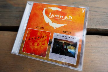 Lymshory, Ukrayna - 31 Temmuz 2025: Clannad Fuaim ve Sirius albümlerinin yer aldığı CD
