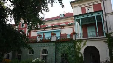 Polonya 'daki tarihi Lancut Şatosu' nun görkemli mimarisini ve canlı bahçesini deneyin..