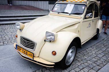 Przemysl, Polonya - 23 Ağustos 2025: Przemysl, Polonya 'da eşsiz Barok mimarisini sergileyen tarihi bir dini bina. Przemyl 'deki Padua' lı Aziz Anthony Kilisesi