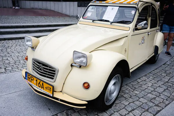 Przemysl, Polonya - 23 Ağustos 2025: Przemysl, Polonya 'da eşsiz Barok mimarisini sergileyen tarihi bir dini bina. Przemyl 'deki Padua' lı Aziz Anthony Kilisesi