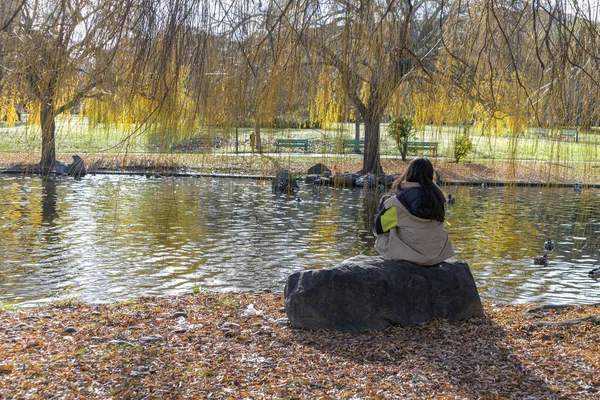 Woman Seen Sitting City Park — Zdjęcie stockowe
