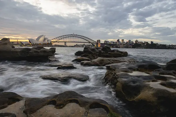 Gündoğumunda Sydney 'i Şehir' i uyandırmak. Yüksek kalite fotoğraf