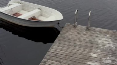 Pis küçük tekne iskelesi. Yüksek kalite 4k görüntü