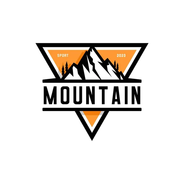 Berge Und Kiefernwald Logo Illustration Vektor — Stockvektor