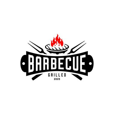 Bir ızgara ve yanan bir ateş.