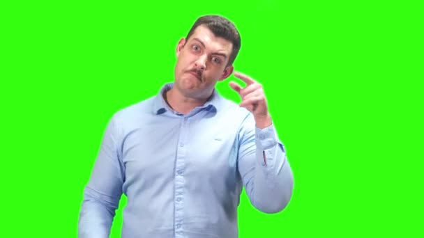 グリーン バックグランド オフィスで働く労働者の口ひげのモチベーションを持つ男 高品質4K映像 — ストック動画