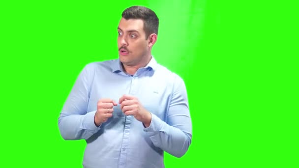 Mann Mit Schnurrbart Blauen Hemd Büroangestellte Erschrocken Auf Grünem Bildschirm — Stockvideo