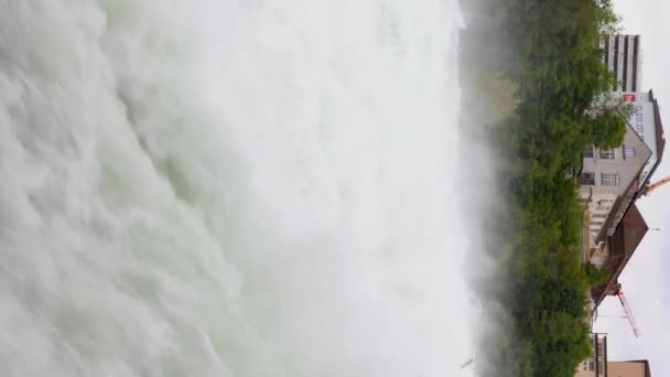 Slow Motion Water Cashing Foroglio Waterfall Dikey Videosunda Yüksek Kalite — Stok video