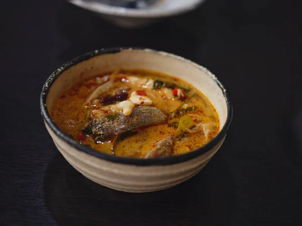 Soupe Traditionnelle Thaïlandaise Tom Yum Poisson Lait Coco Piment Bol — Photo