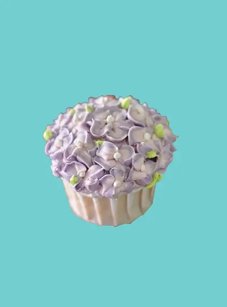 ブルースクリーン背景の美味しいカップケーキ — ストック写真