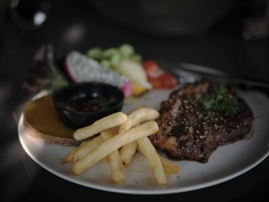 THAI Gıda, Nam Jim Jaew ya da Tayland Baharatlı Tayland Etli Soslu Izgara Biftek