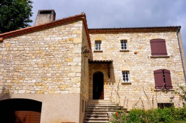 Tarn, Güney Fransa 'da görkemli bir ev. Eski bir ortaçağ şatosunun kaba kireç taşından yapılmış.