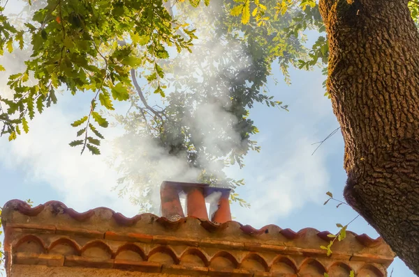 Füst Pipát Tetőn — Stock Fotó