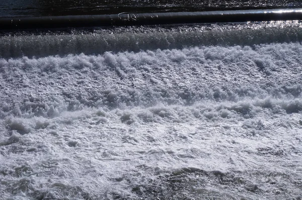 Wand Aus Wasser Und Weißem Schaum Die Von Einem Wasserfall — Stockfoto
