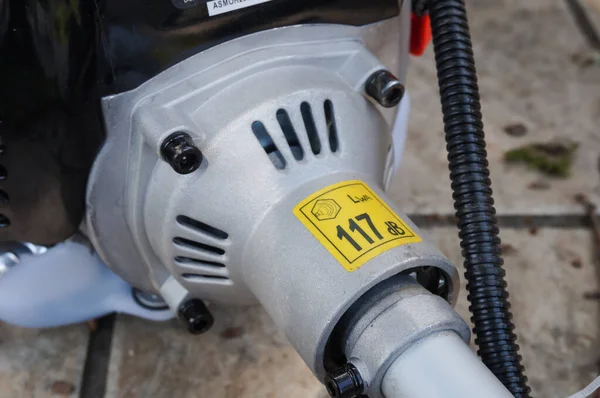 Motortengely Hűtőállvány Vége Egy Vadonatúj Benzinkefe Vágó Termikus Motorjának Teljesítményénél — Stock Fotó