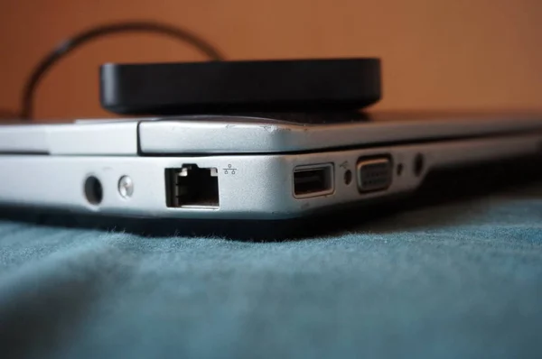 Conecta Computador Portátil Com Disco Rígido Ligado — Fotografia de Stock