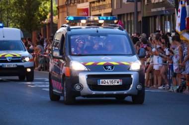 Albi, Fransa - 14 Temmuz 2022 - Sivil Savunma 'dan bir Peugeot minivanı, Ulusal Bayram (Fransızca 