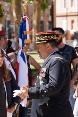 Toulouse, Fransa - 8 Mayıs 2023: Zafer Günü 'nü kutlamak için açık hava geçit töreni