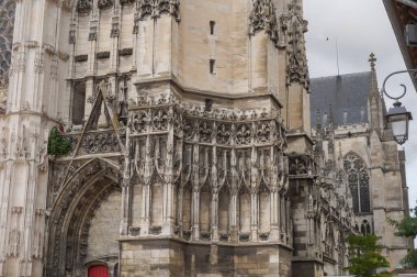 Fransa şehrindeki antik mimari görüşü