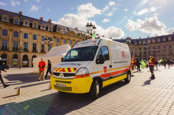 Parigi Francia Ottobre 2020 Ambulanza Medica Veicolo Emergenza Renault Master — Foto Stock