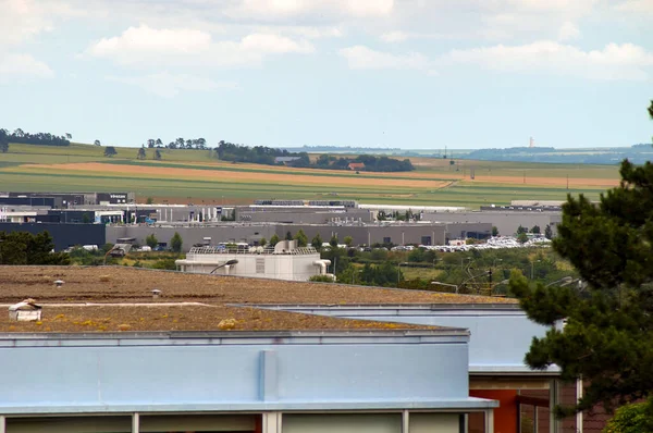 フランス リムス 2021年6月 チェミン ヨーロッパの最前線 商業および工業施設にムーラン フセ大学レストランを建設し 遠く離れた山をリムス — ストック写真