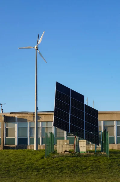Reims Francie Březen 2021 Fotovoltaické Panely Experimentální Větrná Turbína Před — Stock fotografie