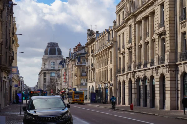 Reims Franciaország 2021 Március Rue Carnot Utcájának Perspektívája Amelyet Elegáns — Stock Fotó