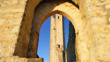 Fransa şehrindeki antik mimari görüşü